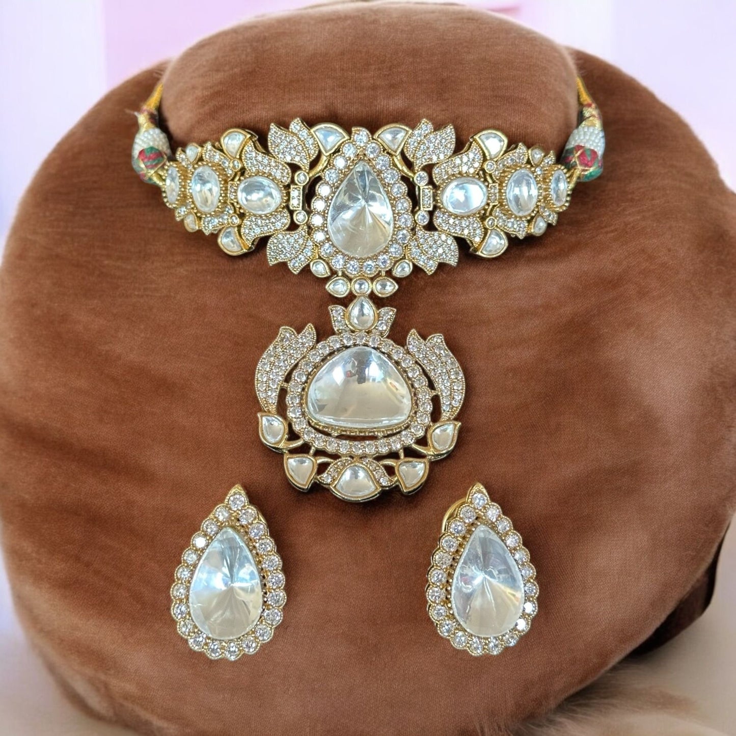 Exquisite Kundan Bridal Jewelry Set – Choker Necklace with Matching Earrings