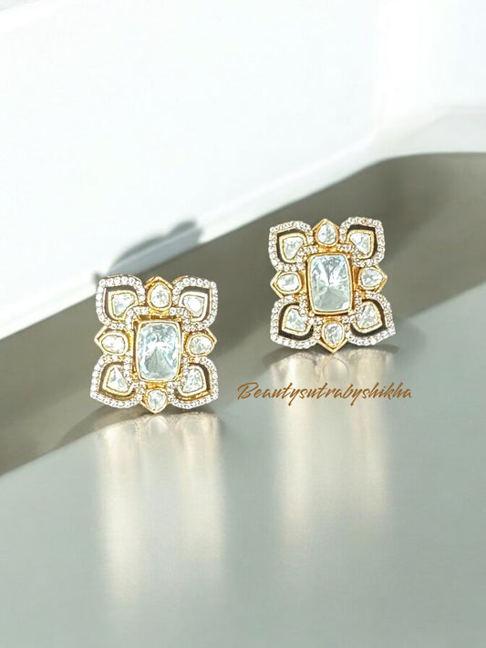 Exquisite Gold and Crystal Floral Earrings – Sparkling Statement Jewelry