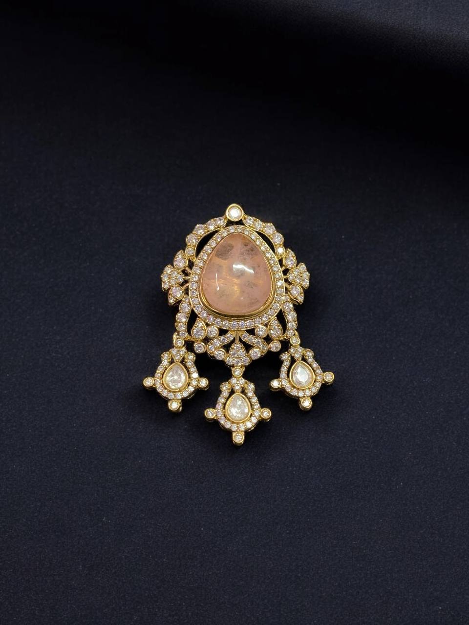 Festive Gold Teardrop Brooch – Holiday Wedding Jewelry Gift