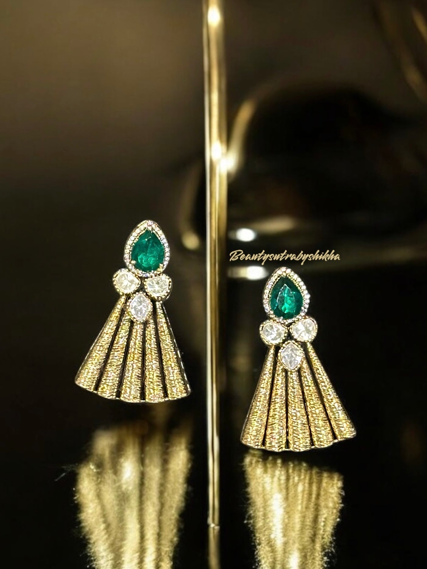 Antique Gold Necklace Set with Emerald Green Stone | Party & Bridal Jewelry by BeautySutra