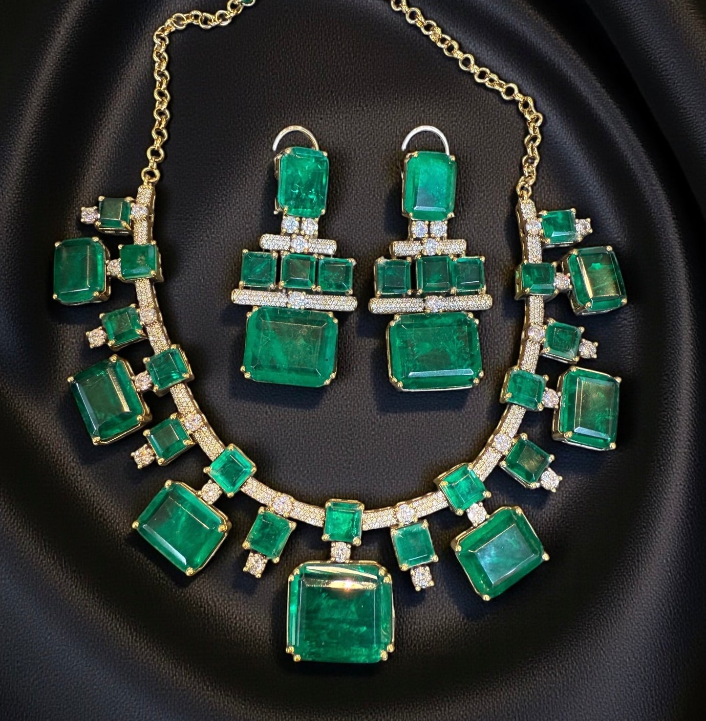 Emerald & Diamond Necklace Set – Luxury Gold Holiday Statement Jewelry