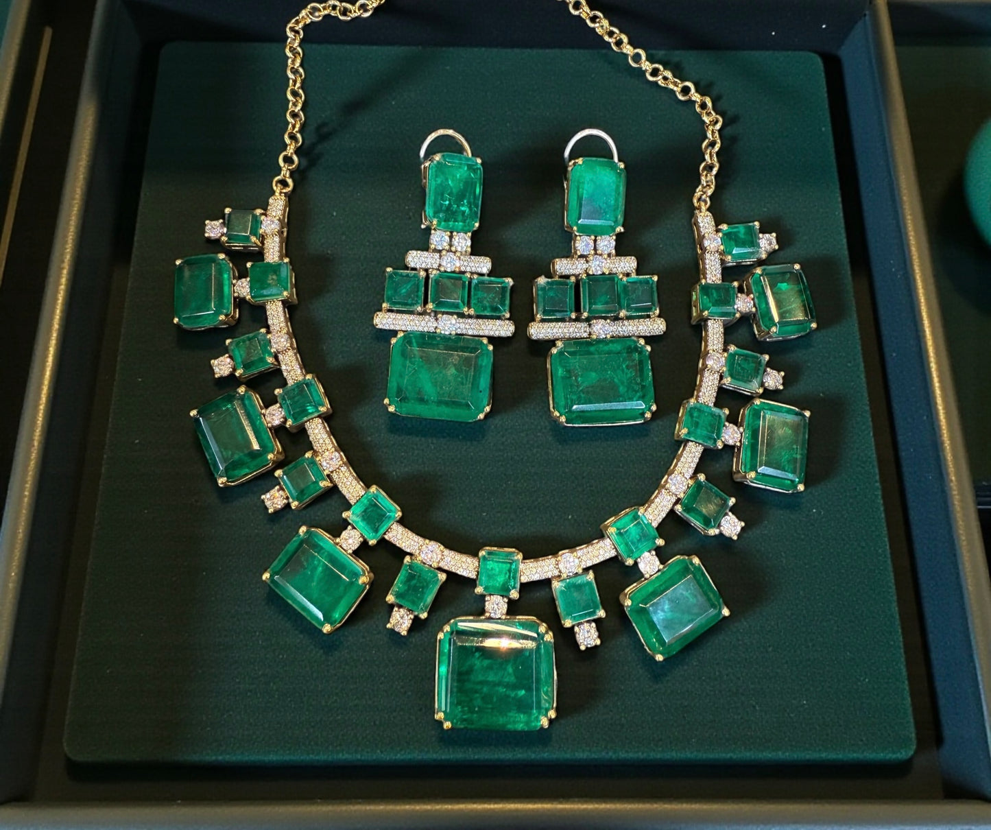 Emerald & Diamond Necklace Set – Luxury Gold Holiday Statement Jewelry